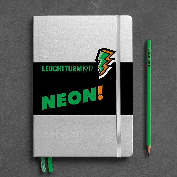 Notizbuch Medium (A5), Hardcover, 251 nummerierte Seiten, Silber & Neon Grün, dotted